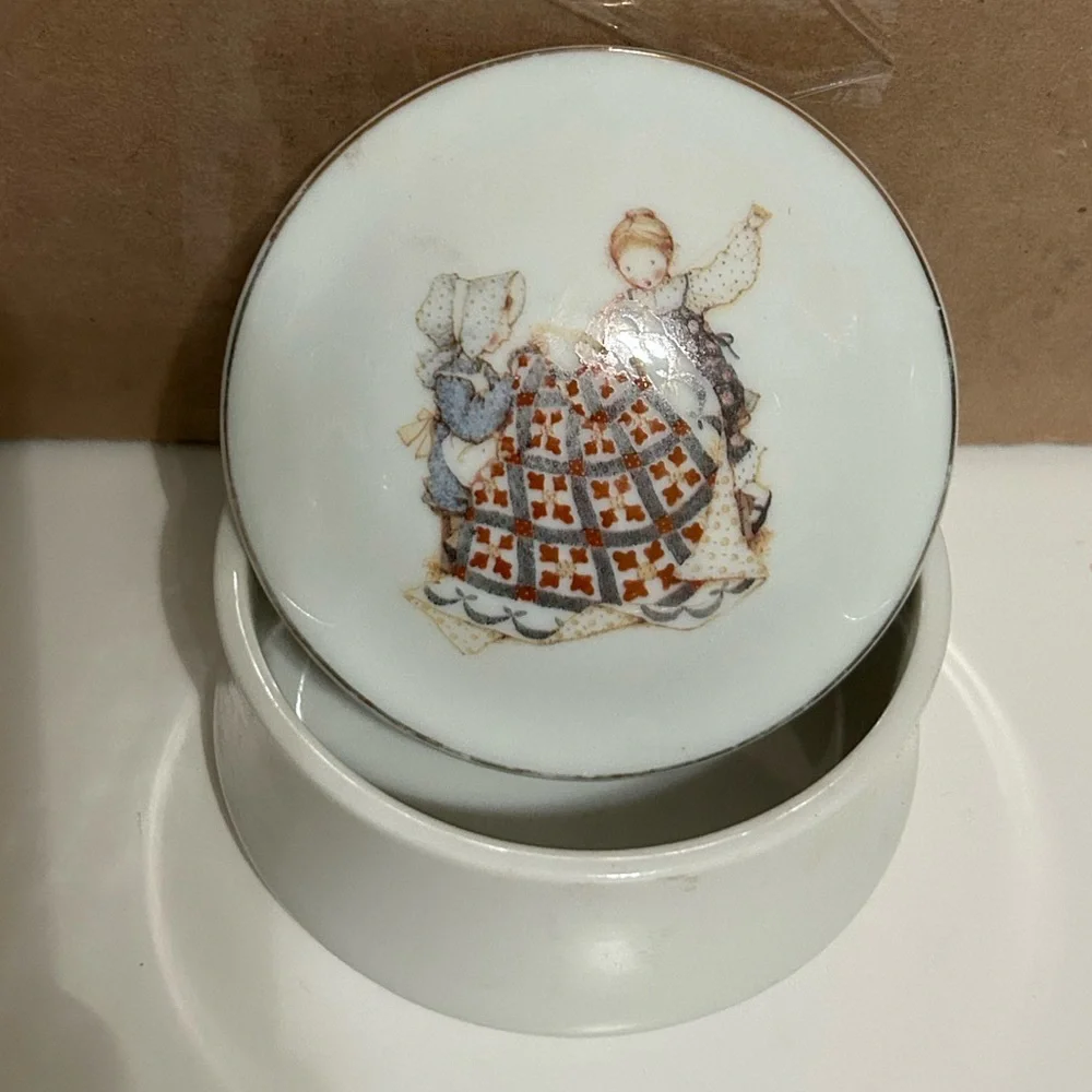 Holly Hobbie Genuine Porcelain Designer Collection Jewelry Box And Trinket Dish